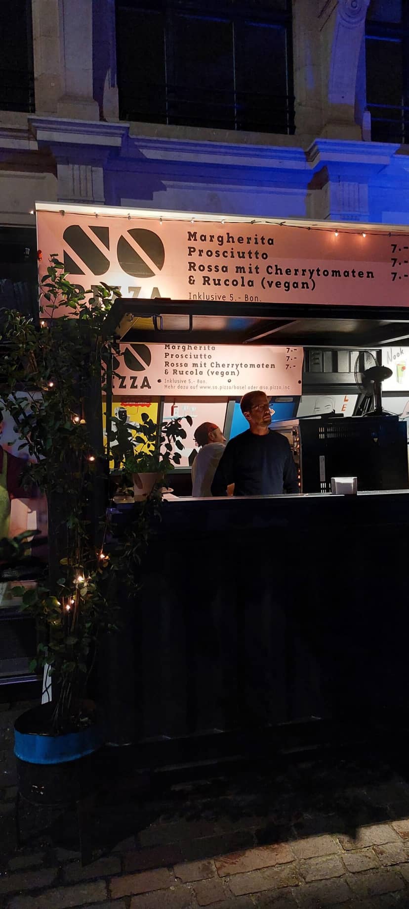 SO Pizza pop-up at night